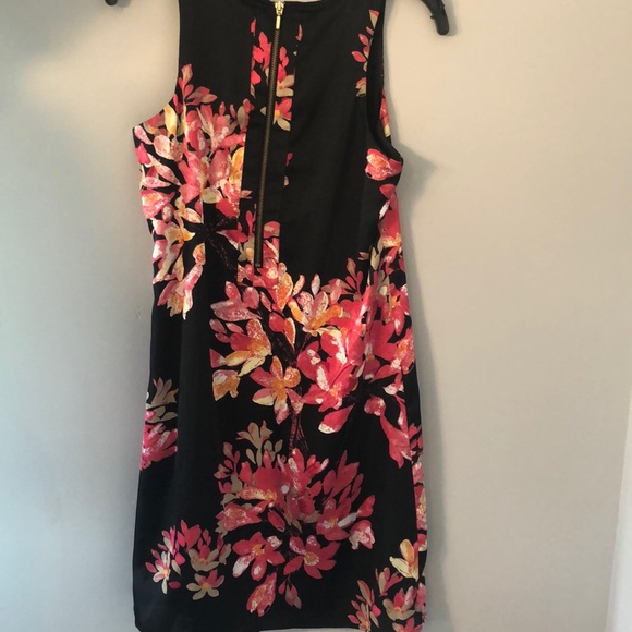 Flower dress - Picture 2 of 2